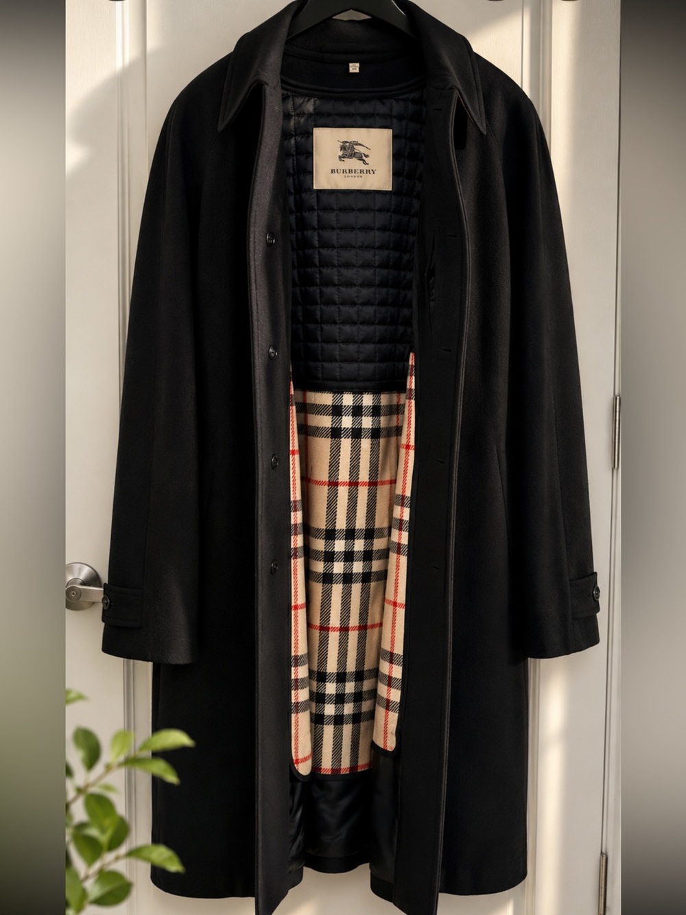 Burberry Men’s Black Midi Coat with
Burberry checkered collar